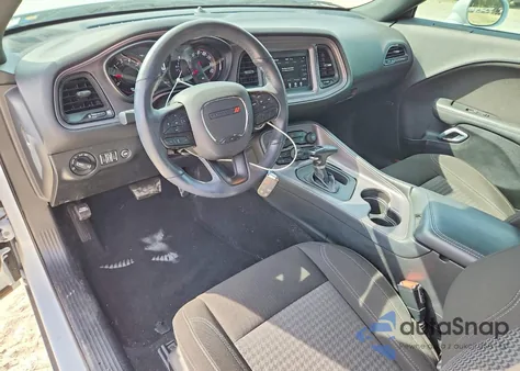 2023 Dodge Challenger Sxt z USA, uszkodzony, nr VIN 2C3CDZAG4PH565735